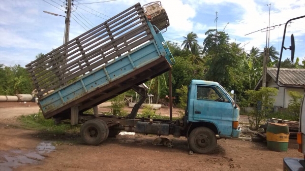 ขายรถบรรทุกหกล้อ Isuzu KS เครื่อง 100 แรง กระบะดัมพ์ ทะเบียน ม.79