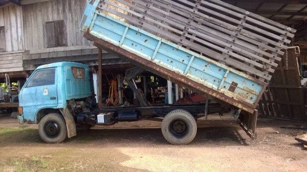 ขายรถบรรทุกหกล้อ Isuzu KS เครื่อง 100 แรง กระบะดัมพ์ ทะเบียน ม.79