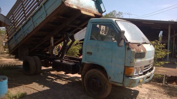 ขายรถบรรทุกหกล้อ Isuzu KS เครื่อง 100 แรง กระบะดัมพ์ ทะเบียน ม.79