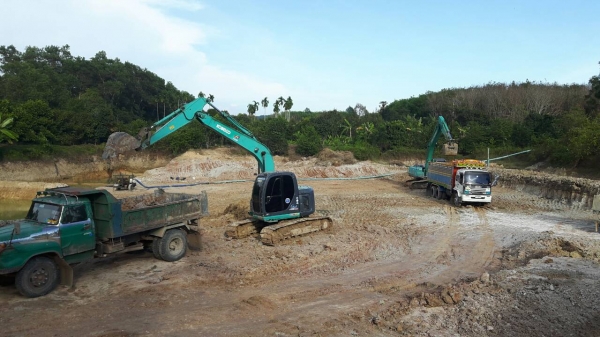 ขาย 1,150,000 รถแบคโฮ KOBELCO sk 135 SR YY 04เครื่องดีปั้มแรงไฟฟ้าครบช่วงดีรถสวยพร้อมใช้ 090-772-3710 090-772-3708 ขาย 1,150,000 รถแบคโฮ KOBELCO sk 135 SR YY 04เครื่องดีปั้มแรงไฟฟ้าครบช่วงดีรถสวยพร้อมใช้ 090-772-3710 090-772-3708
