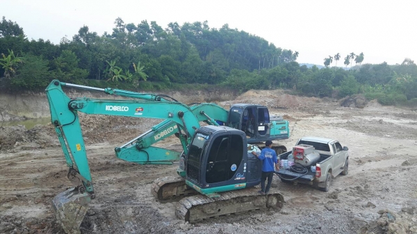 ขาย 1,150,000 รถแบคโฮ KOBELCO sk 135 SR YY 04เครื่องดีปั้มแรงไฟฟ้าครบช่วงดีรถสวยพร้อมใช้ 090-772-3710 090-772-3708 ขาย 1,150,000 รถแบคโฮ KOBELCO sk 135 SR YY 04เครื่องดีปั้มแรงไฟฟ้าครบช่วงดีรถสวยพร้อมใช้ 090-772-3710 090-772-3708