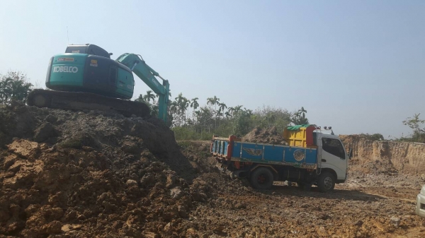 ขาย 1,150,000 รถแบคโฮ KOBELCO sk 135 SR YY 04เครื่องดีปั้มแรงไฟฟ้าครบช่วงดีรถสวยพร้อมใช้ 090-772-3710 090-772-3708 ขาย 1,150,000 รถแบคโฮ KOBELCO sk 135 SR YY 04เครื่องดีปั้มแรงไฟฟ้าครบช่วงดีรถสวยพร้อมใช้ 090-772-3710 090-772-3708