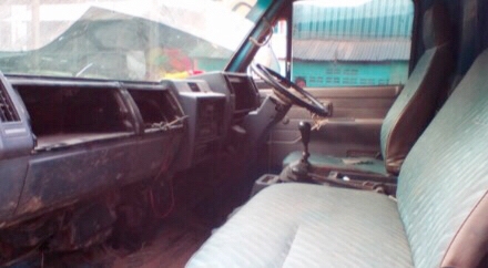 ISUZU KS 110 HP 4BD1 หกล้อดั๊มพ์ กระบะดั๊มพ์เหล็ก 4 ตันความยาว 3.60 เมตรสภาพดีมากครับพร้อมใช้งานได้เลย เครื่องยนต์ฝาขาวเดิมๆแรงดีแห้งดีไม่แตกเยิ้ม วางหัวเก๋ง NPR ลงเล่มครบถูกต้องภายในเก๋งคอนโซลสวยครบ พวงมาลัยเพาเวอร์ เบรคลม ช่วงล่างใหญ่ติด F หน้าหลัง คัชซ