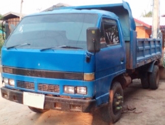 ISUZU KS 110 HP 4BD1 หกล้อดั๊มพ์ กระบะดั๊มพ์เหล็ก 4 ตันความยาว 3.60 เมตรสภาพดีมากครับพร้อมใช้งานได้เลย เครื่องยนต์ฝาขาวเดิมๆแรงดีแห้งดีไม่แตกเยิ้ม วางหัวเก๋ง NPR ลงเล่มครบถูกต้องภายในเก๋งคอนโซลสวยครบ พวงมาลัยเพาเวอร์ เบรคลม ช่วงล่างใหญ่ติด F หน้าหลัง คัชซ