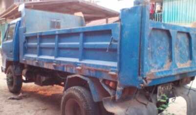 ISUZU KS 110 HP 4BD1 หกล้อดั๊มพ์ กระบะดั๊มพ์เหล็ก 4 ตันความยาว 3.60 เมตรสภาพดีมากครับพร้อมใช้งานได้เลย เครื่องยนต์ฝาขาวเดิมๆแรงดีแห้งดีไม่แตกเยิ้ม วางหัวเก๋ง NPR ลงเล่มครบถูกต้องภายในเก๋งคอนโซลสวยครบ พวงมาลัยเพาเวอร์ เบรคลม ช่วงล่างใหญ่ติด F หน้าหลัง คัชซ