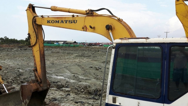 ต้องการขายรถแบ็คโฮโคมัสสึ พีซี120 รุ่น 5