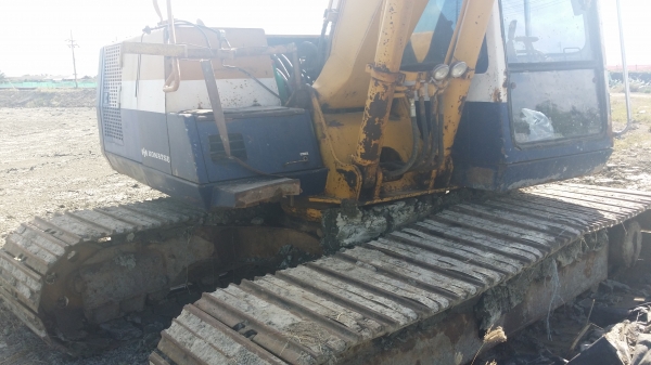 ต้องการขายรถแบ็คโฮโคมัสสึ พีซี120 รุ่น 5