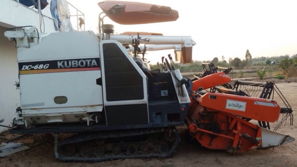 รถเกี่ยว DC68G 2คัน รถเกี่ยว DC68G 2คัน