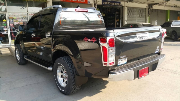 บันไดข้าง กันชนท้าย ป้ายแดง วีครอส