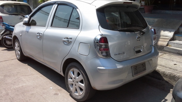 ขายมาร์ช march ปี 2010 เกียร์ออโต้  199,999 บาท