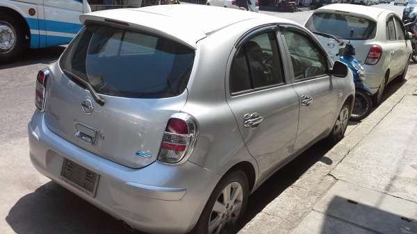 ขายมาร์ช march ปี 2010 เกียร์ออโต้  199,999 บาท