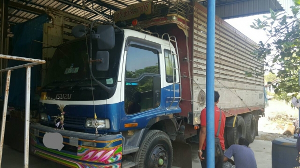 ขายสิบล้อดั้มพ่วงแม่-ลูก ISUZU FXZ23NFY 2เพลา วางเครื่องEP100TC เทอร์โบอินเตอร์ 275 แรงม้า เกียร์อั๋น เบรคทิฟฟี่ แอร์เย็น เอกสารพร้อมโอน  ราคา.1,250,000 บาท ต่อรองได้ โทร.080-1085007 บอล รถอยู่.สุพรรณบุรี