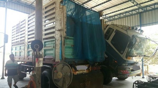 ขายสิบล้อดั้มพ่วงแม่-ลูก ISUZU FXZ23NFY 2เพลา วางเครื่องEP100TC เทอร์โบอินเตอร์ 275 แรงม้า เกียร์อั๋น เบรคทิฟฟี่ แอร์เย็น เอกสารพร้อมโอน  ราคา.1,250,000 บาท ต่อรองได้ โทร.080-1085007 บอล รถอยู่.สุพรรณบุรี