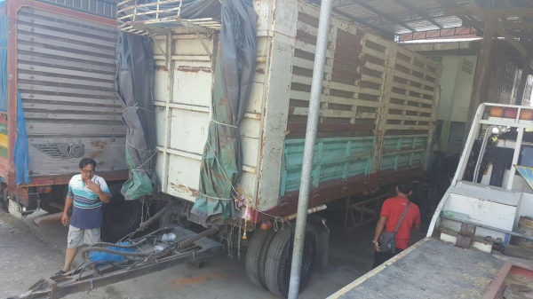 ขายสิบล้อดั้มพ่วงแม่-ลูก ISUZU FXZ23NFY 2เพลา วางเครื่องEP100TC เทอร์โบอินเตอร์ 275 แรงม้า เกียร์อั๋น เบรคทิฟฟี่ แอร์เย็น เอกสารพร้อมโอน  ราคา.1,250,000 บาท ต่อรองได้ โทร.080-1085007 บอล รถอยู่.สุพรรณบุรี