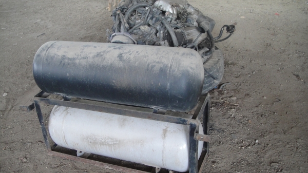 ขายเครื่อง TOYOTA 1UZ พร้อมชุดแก๊สLPG ถังใหญ่2ถัง ยกลงจากรถ6ล้อ ขายเครื่อง TOYOTA 1UZ พร้อมชุดแก๊สLPG ถังใหญ่2ถัง ยกลงจากรถ6ล้อ