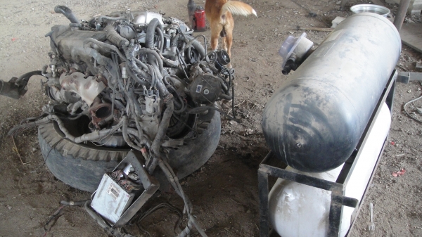 ขายเครื่อง TOYOTA 1UZ พร้อมชุดแก๊สLPG ถังใหญ่2ถัง ยกลงจากรถ6ล้อ ขายเครื่อง TOYOTA 1UZ พร้อมชุดแก๊สLPG ถังใหญ่2ถัง ยกลงจากรถ6ล้อ