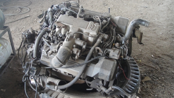 ขายเครื่อง TOYOTA 1UZ พร้อมชุดแก๊สLPG ถังใหญ่2ถัง หม้อต้ม2ลูก ยกลงจากรถ6ล้อ