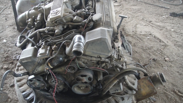 ขายเครื่อง TOYOTA 1UZ พร้อมชุดแก๊สLPG ถังใหญ่2ถัง หม้อต้ม2ลูก ยกลงจากรถ6ล้อ