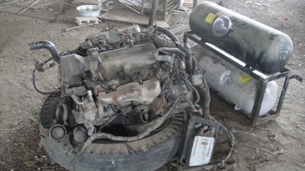 ขายเครื่อง TOYOTA 1UZ พร้อมชุดแก๊สLPG ถังใหญ่2ถัง หม้อต้ม2ลูก ยกลงจากรถ6ล้อ