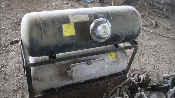 ขายเครื่อง TOYOTA 1UZ พร้อมชุดแก๊สLPG ถังใหญ่2ถัง หม้อต้ม2ลูก ยกลงจากรถ6ล้อ