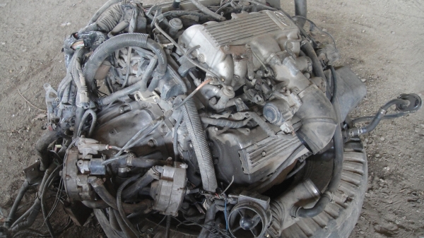 ขายเครื่อง TOYOTA 1UZ พร้อมชุดแก๊สLPG ถังใหญ่2ถัง หม้อต้ม2ลูก ยกลงจากรถ6ล้อ