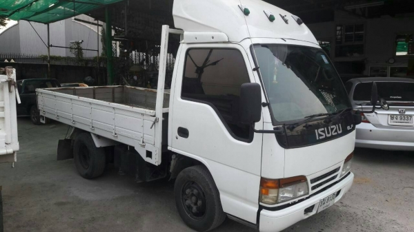 ขายราคา 275,000บ สีล้อ อีซุชุ NKR100 ปะตูเปิด-ปิด สไลค์ 2ข้าง ป้ายเล็กไม่ติดเวลา สภาพดีสวยบางเดิมพร้อมใช้ ทะเบียนพร้อมโอน