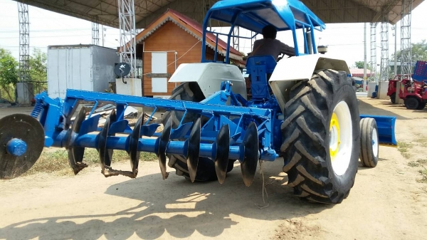 ขายรถไถฟร์อด77ที3 มีไบมีดหน้า และผาน7 ราคา295000บาท สนใจ โทร0813655997 อำพร พาเจริญ ต วังบัว อ คลองขลุง จ กำแพงเพชร ราคานี้ยังต่องลองได้อีกนะครับ