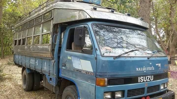 ขายรถ6ล้อโดยสาร เครื่อง115แรง ปี33 ยาว4.30เมตร สภาพพร้อมใช้งาน เอกสารพร้อมโอน สนใจโทร 090-8588220คุณนะ 093-3258446คุณบิว หรือเข้าดูสินค้าอื่นๆได้ที่ www.truck.in.th/498 หรือเพจFacebook ณรงค์ ซื้อขายรถมือสอง (เว็บไซต์ส่วนตัว) หรือFacebook คุณนะ รถบรรทุก