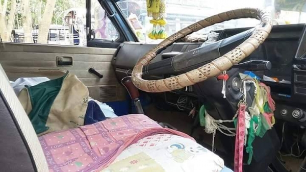 ขายรถ6ล้อโดยสาร เครื่อง115แรง ปี33 ยาว4.30เมตร สภาพพร้อมใช้งาน เอกสารพร้อมโอน สนใจโทร 090-8588220คุณนะ 093-3258446คุณบิว หรือเข้าดูสินค้าอื่นๆได้ที่ www.truck.in.th/498 หรือเพจFacebook ณรงค์ ซื้อขายรถมือสอง (เว็บไซต์ส่วนตัว) หรือFacebook คุณนะ รถบรรทุก