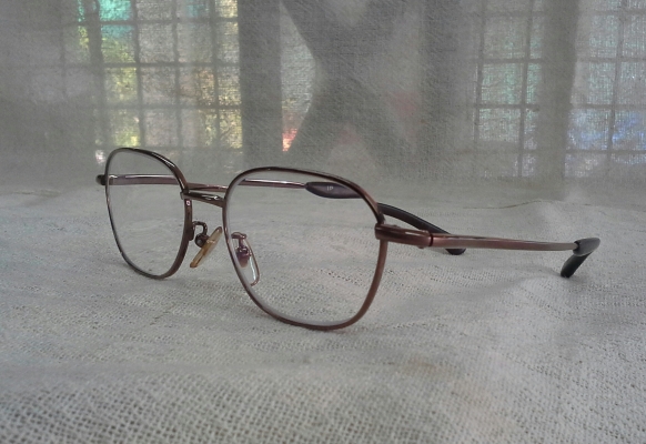 แว่นสายตายาวไททาเนียมบริสุทธิ์  TRUSTAGE made in Japan