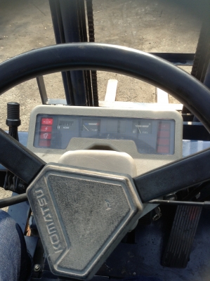 +++ ขายโฟล์คิลฟท์  KOMATSU FD15  ขนาด  1.5  ตัน  (รถนอก สภาพ 90\%)  เครื่องยนต์ดีเซล  เสา  4.5  เมตร  เกียร์ออโตเมติค  งา 1,220  มม.  ยางตัน