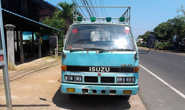 ขายสี่ล้อกลาง 88แรง เครื่องดีเกียเข้าง่าย คัทซีสวยมาก แอร์เย็น ยางดีสี่เส้น