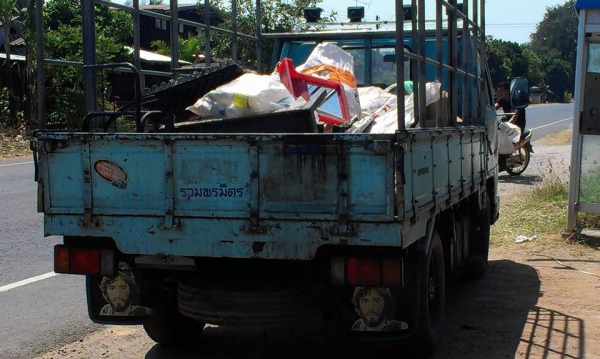 ขายสี่ล้อกลาง 88แรง เครื่องดีเกียเข้าง่าย คัทซีสวยมาก แอร์เย็น ยางดีสี่เส้น