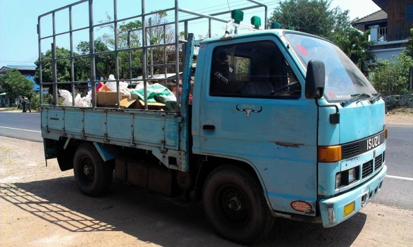 ขายสี่ล้อกลาง 88แรง เครื่องดีเกียเข้าง่าย คัทซีสวยมาก แอร์เย็น ยางดีสี่เส้น