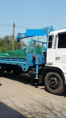 ขายรถบรรทุกหกล้อติดเครน  5 ตัน 4ท่อน  สภาพพร้อมใช้