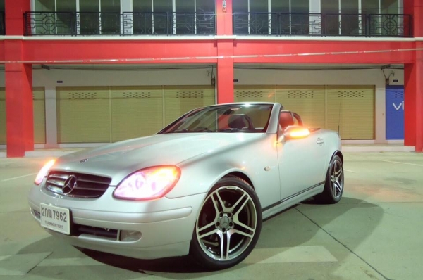 Mercedes benz slk230 kompressor ปี2003ตัวท๊อป เกียร์ AUTO เปิดประทุนไฟฟ้า วิ่งมา1xxxxxโล