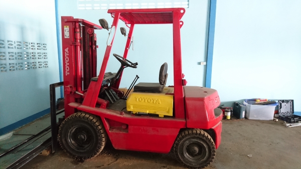 ขายโฟล์คลิฟท์  TOYOTA 4FD20  ดีเซล เกียร์คลัช