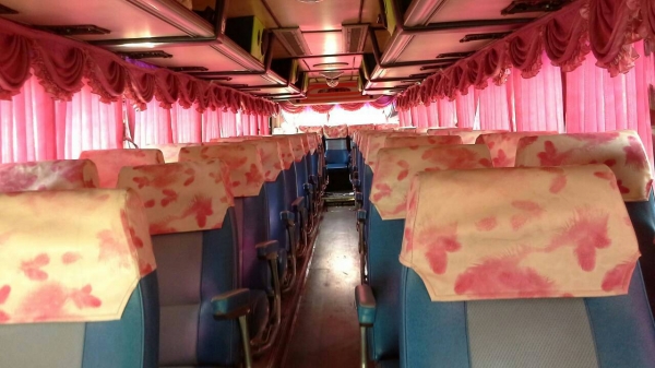 ขายรถบัส ชั้นคืบ แอร์ไฟฟ้า เครื่อง Nissan ท่ออ้อม คานหน้า-คานท้าย Hino Zm เบรคแห้ง มีคัสซี ล้อแม็กซ์ ยางเรเดียล เครื่องเสียงพร้อม สภาพพร้อมใช้งาน ราคา 550,000บาท ต่อรองได้ สนใจติดต่อ คุณเสน่ห์ โทร 081-2924481 , 085-1988301