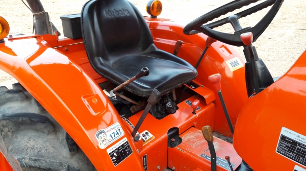 ขายรถไถL3608ใบมีดผาลพร้อมใช้ครับ