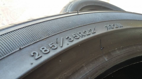 ขายยาง 285/35/22 ปี 13