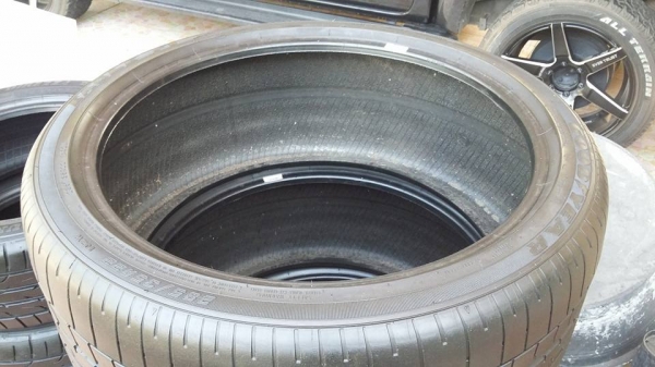 ขายยาง 285/35/22 ปี 13