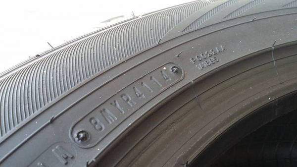 ขายยาง 215/55/17 ปี 14 ขายยาง 215/55/17 ปี 14