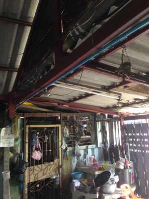 โครงสร้างหลังคาพร้อมกระเบื้อง