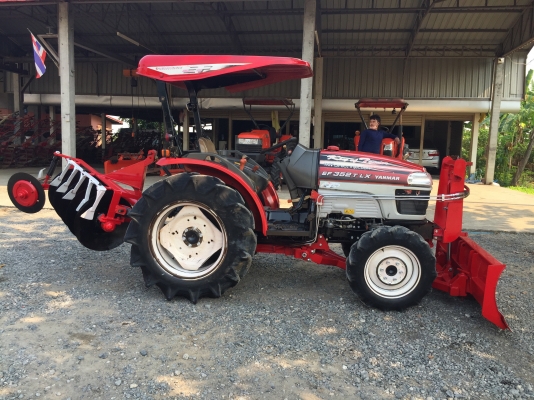 ขายรถไถยันมาร์ EF352T LX พร้อมชุดอุปกรณ์ ราคา 218,000 บาท สนใจต่อรองได้ค่ะ 081-9136451 คุณโบว์