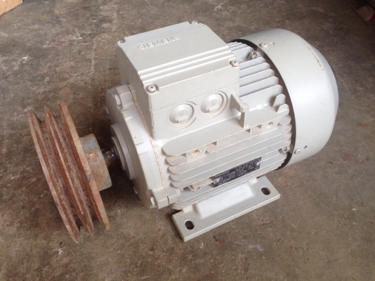 ขายมอเตอร์ Siemens 5.5HP. 1450rpm. 380V ของใหม่เก่าเก็บไม่เคยใช้งาน ถอดออกจากพัดลมระบายอากาศครับ