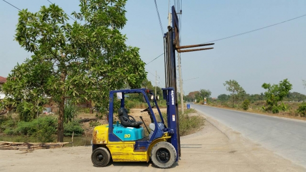 ขายด่วนรถยกKOMATSU FG20-14ยก2ตันเสาสูง3เมตรยางตัน4เส้นรถนอกเพิ่งนำเข้ามายังไม่เคยใช้งานในเมืองไทยเลย