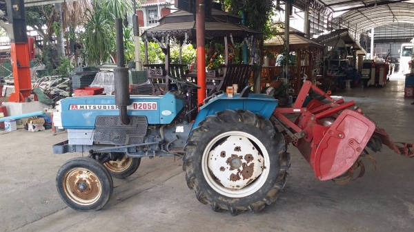 รถไถพรวนดินนั่งขับ  MITSUBISHI  รุ่น D2050 ขนาด 20 แรง เครื่องยนต์ดีเซล เพลาเดียว  เก่าญี่ปุ่น สภาพพร้อมใช้งาน