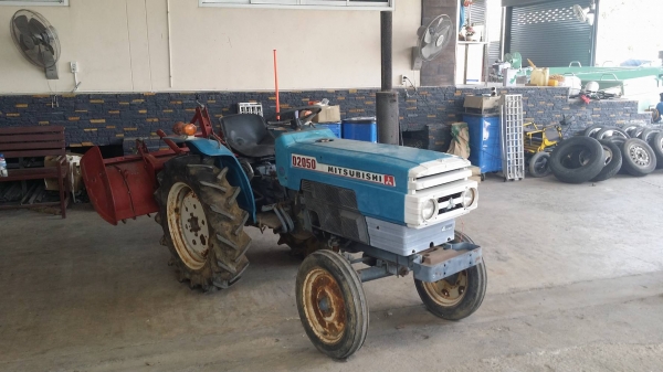 รถไถพรวนดินนั่งขับ  MITSUBISHI  รุ่น D2050 ขนาด 20 แรง เครื่องยนต์ดีเซล เพลาเดียว  เก่าญี่ปุ่น สภาพพร้อมใช้งาน