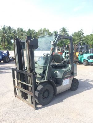 ขายรถ NISSAN ขนาด 2 ตัน เครื่องยนต์ เบนซิล + แก็ส   เกียร์ ออโต้ รับประกัน3 เดือน