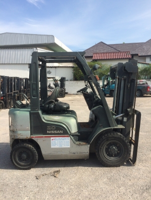 ขายรถ NISSAN ขนาด 2 ตัน เครื่องยนต์ เบนซิล + แก็ส   เกียร์ ออโต้ รับประกัน3 เดือน